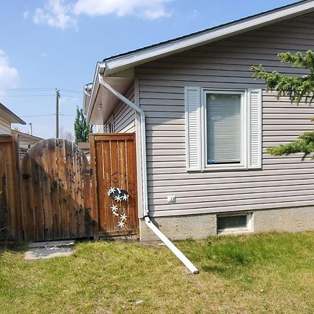 Private Studio Apartment House Calgary Exterior photo