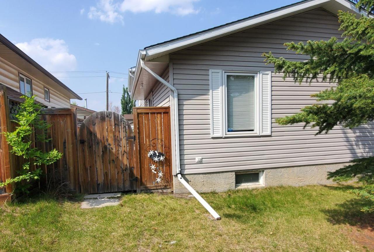 Private Studio Apartment House Calgary Exterior photo